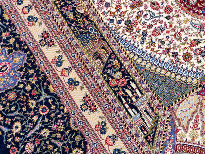 Sehr feiner, handgeknüpfter Khademi Orientteppich mit Ghom Design aus Wolle mit Seide, blau, rot. 288x207 cm. Vertrieb durch Jupiter Intl.