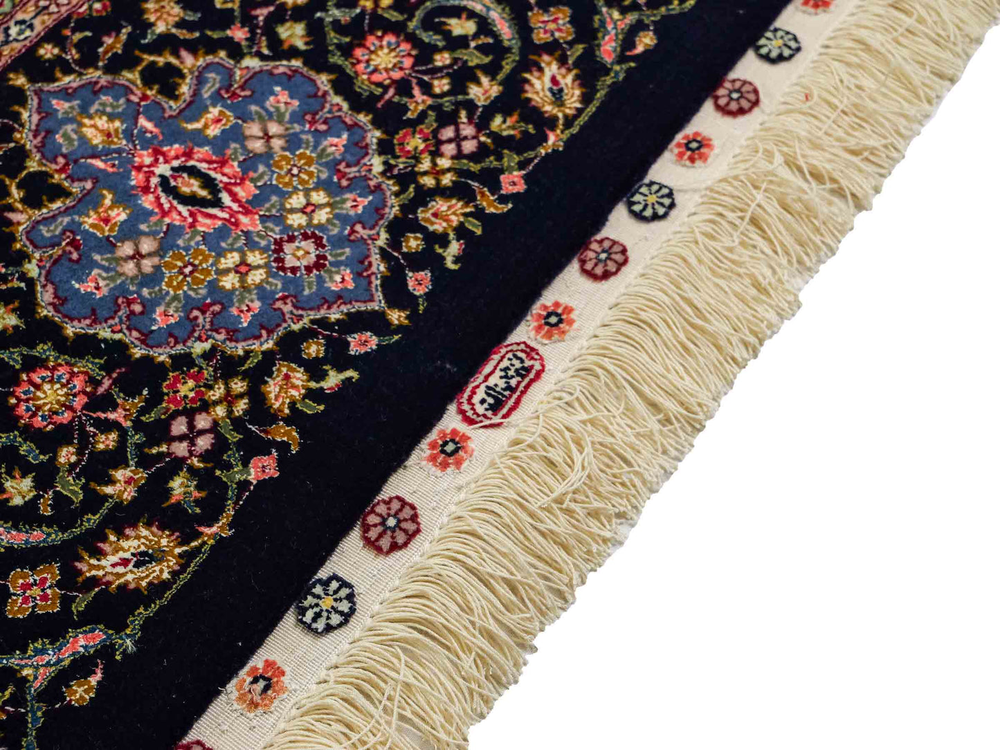 Sehr feiner, handgeknüpfter Khademi Orientteppich mit Ghom Design aus Wolle mit Seide, blau, rot. 288x207 cm. Vertrieb durch Jupiter Intl.