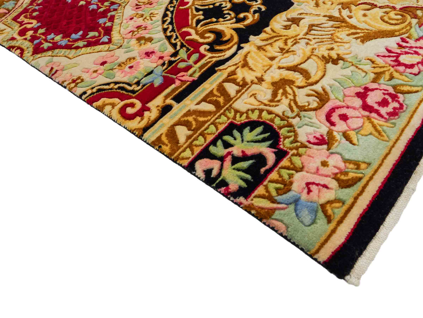 Feiner, handgeknüpfter Indo Aubusson Orientteppich aus Wolle von Khademi, creme, gold, beige, gold, schwarz, rot. 127x78 cm. Verkauf durch Jupiter Intl.