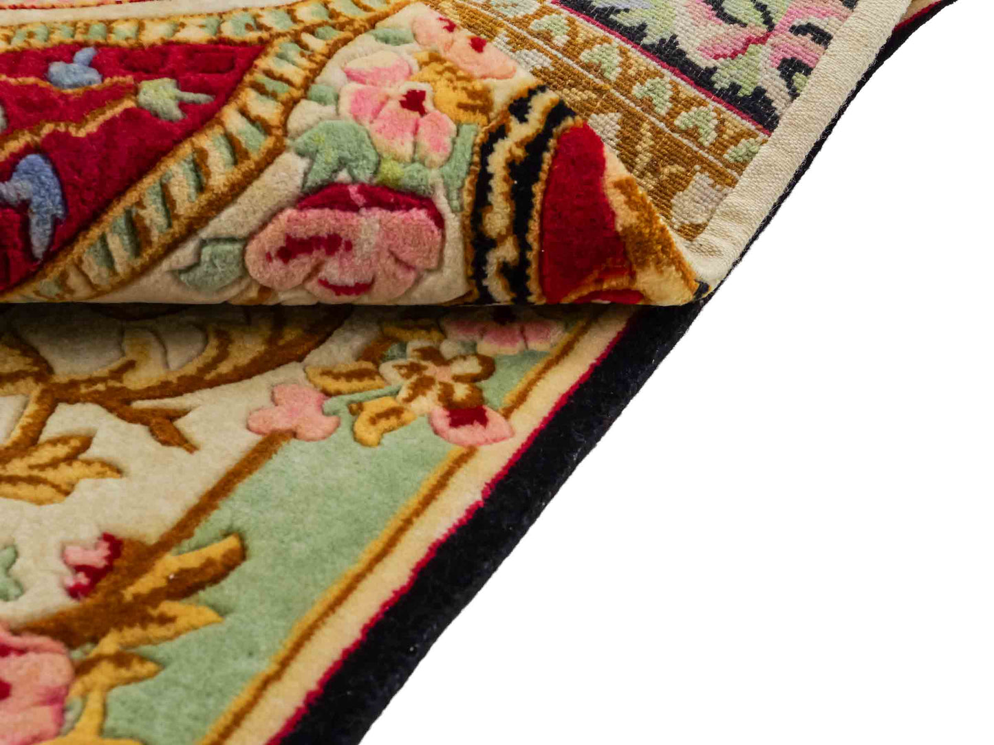 Feiner, handgeknüpfter Indo Aubusson Orientteppich aus Wolle von Khademi, creme, gold, beige, gold, schwarz, rot. 127x78 cm. Verkauf durch Jupiter Intl.
