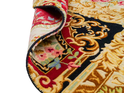 Feiner, handgeknüpfter Indo Aubusson Orientteppich aus Wolle von Khademi, creme, gold, beige, gold, schwarz, rot. 127x78 cm. Verkauf durch Jupiter Intl.