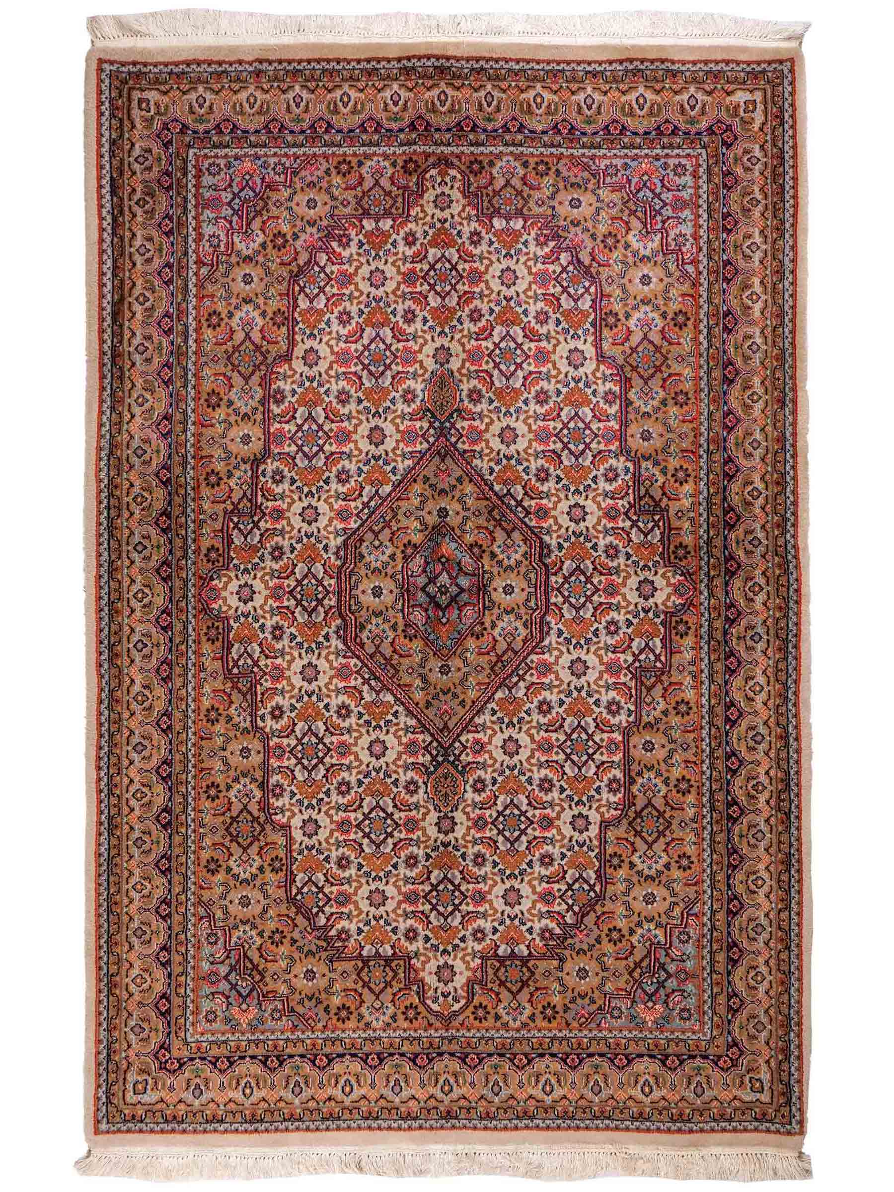 Feiner, handgeknüpfter Indo Bidjar Orientteppich aus Wolle von Khademi. Größe: 209 x 147 cm. Farbe: Creme, beige. Verkauf durch JUPITER Intl.