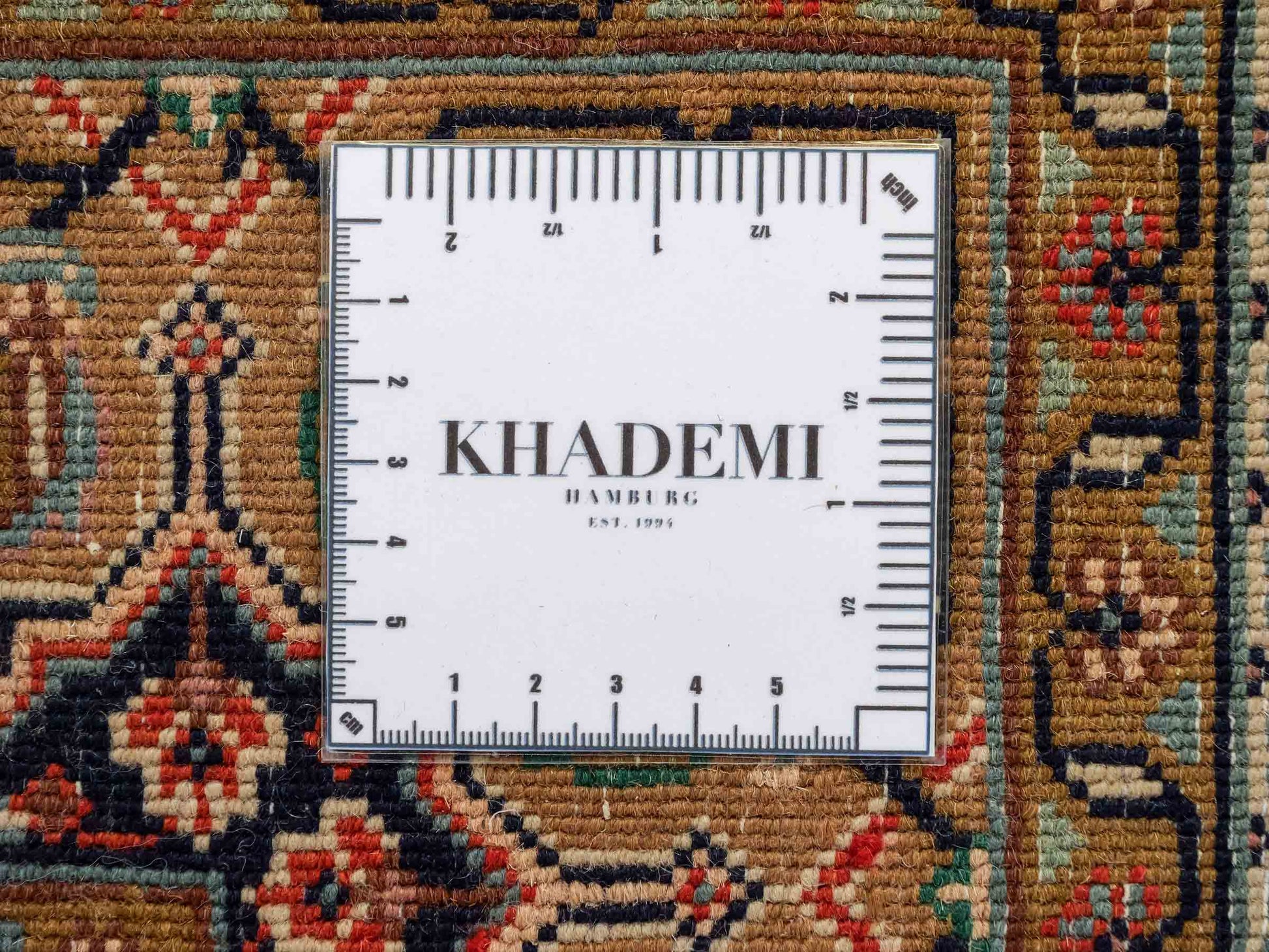 Feiner, handgeknüpfter Indo Bidjar Orientteppich aus Wolle von Khademi. Größe: 209 x 147 cm. Farbe: Creme, beige. Verkauf durch JUPITER Intl.