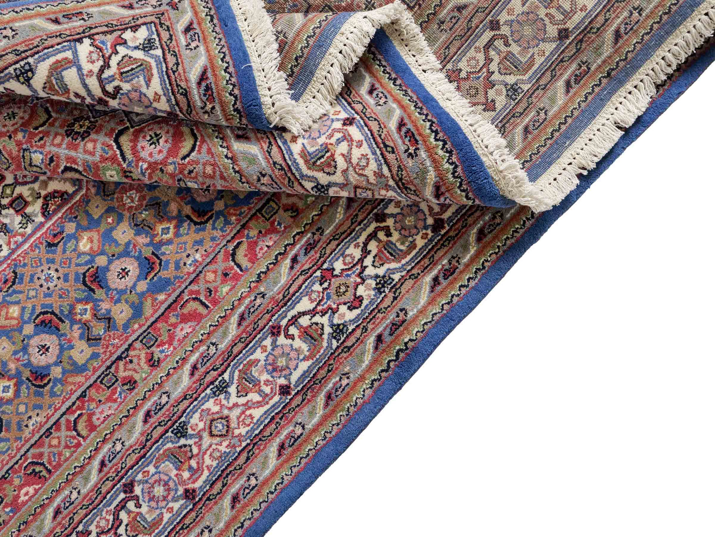 Feiner, handgeknüpfter Indo Bidjar Orientteppich aus Wolle von Khademi. Größe 236 x 162 cm. Farbe: Blau, cremeweiß, rot. Verkauf durch JUPITER Intl.