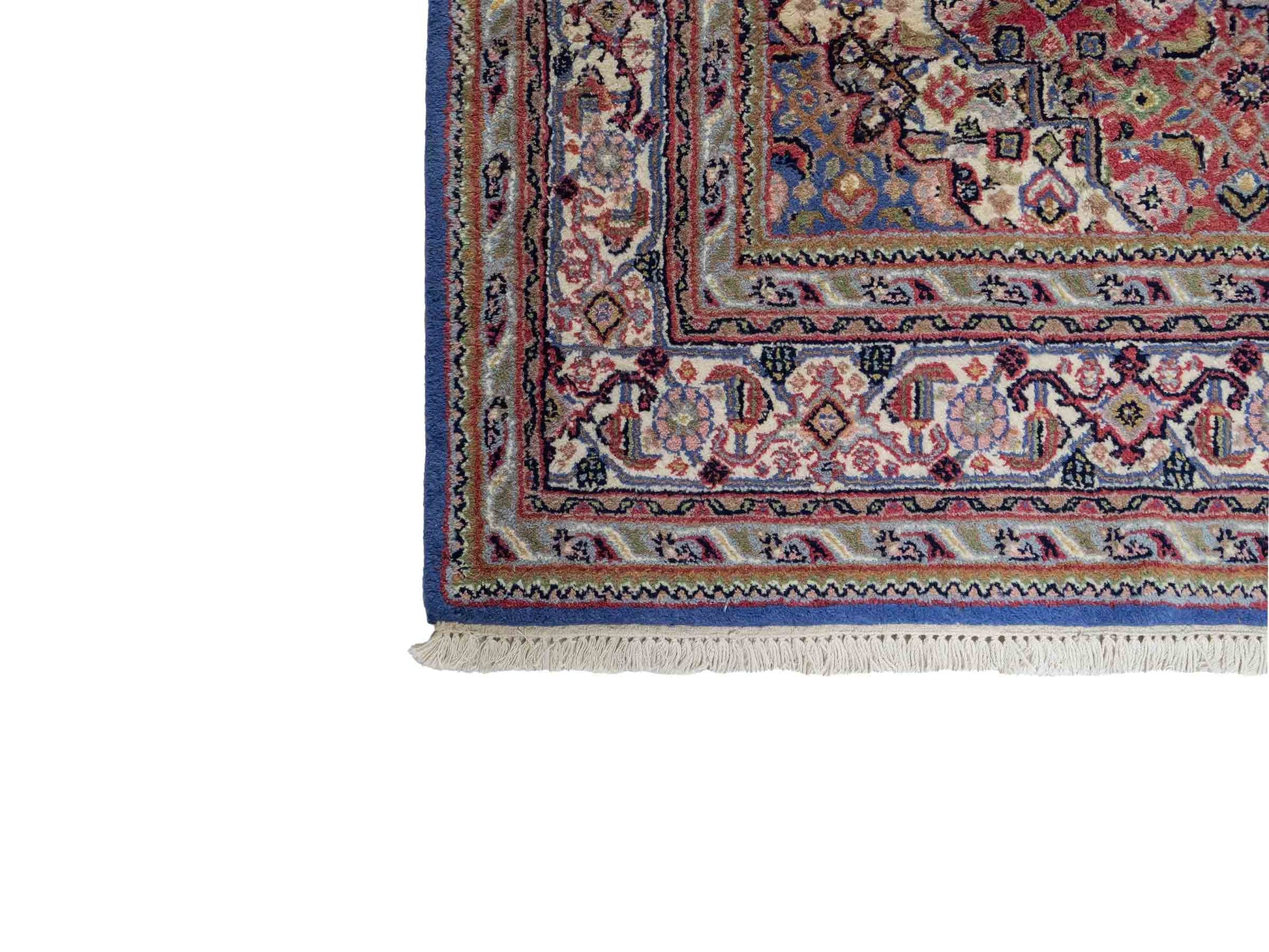 Feiner, handgeknüpfter Indo Bidjar Orientteppich aus Wolle von Khademi. Größe 236 x 162 cm. Farbe: Blau, cremeweiß, rot. Verkauf durch JUPITER Intl.