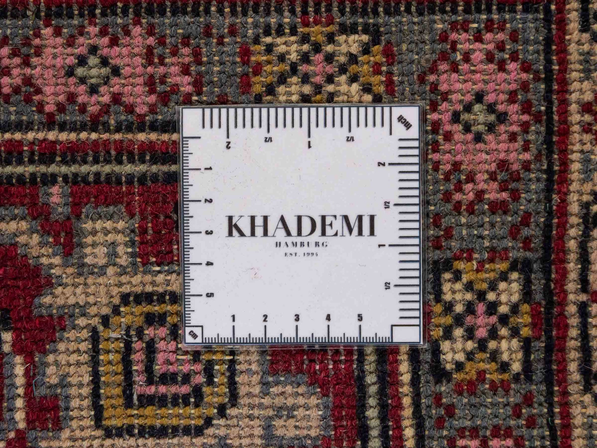 Feiner, handgeknüpfter Indo Bidjar Orientteppich aus Wolle von Khademi. Größe 291 x 247 cm. Farbe: Blau, rot. Verkauf durch JUPITER Intl.