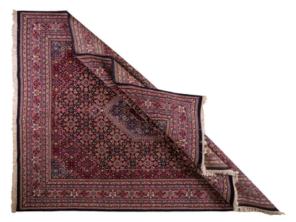 Feiner, handgeknüpfter Indo Bidjar Orientteppich aus Wolle von Khademi. Größe 291 x 247 cm. Farbe: Blau, rot. Verkauf durch JUPITER Intl.