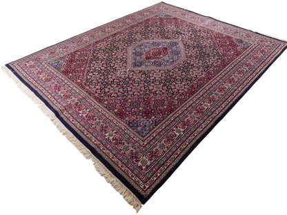 Feiner, handgeknüpfter Indo Bidjar Orientteppich aus Wolle von Khademi. Größe 291 x 247 cm. Farbe: Blau, rot. Verkauf durch JUPITER Intl.