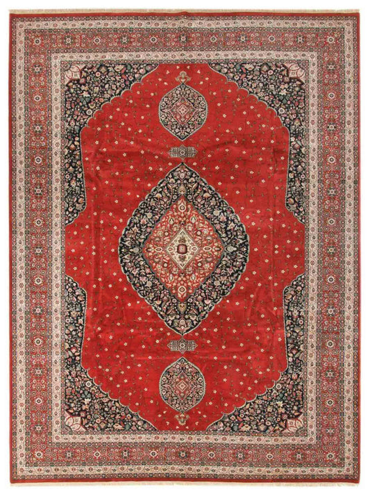 Sehr feiner, handgeknüpfter, indischer Khademi Orientteppich mit Ghom Design aus Wolle, rot, blau, creme. 422x304 cm. Vertrieb durch Jupiter Intl.