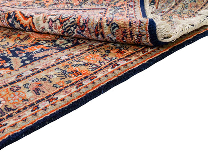 Feiner, handgeknüpfter Indo Ghom Orientteppich aus Wolle von Khademi. Größe 189 x 134 cm. Farbe: Beige, braun, blau. Verkauf durch JUPITER Intl.