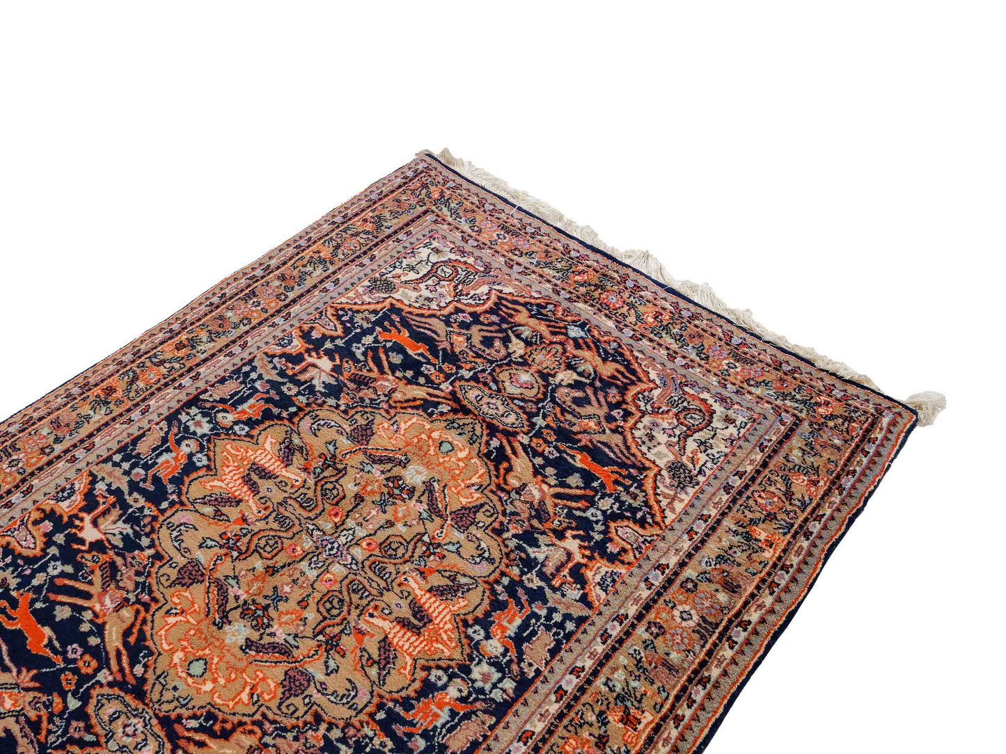 Feiner, handgeknüpfter Indo Ghom Orientteppich aus Wolle von Khademi. Größe 189 x 134 cm. Farbe: Beige, braun, blau. Verkauf durch JUPITER Intl.