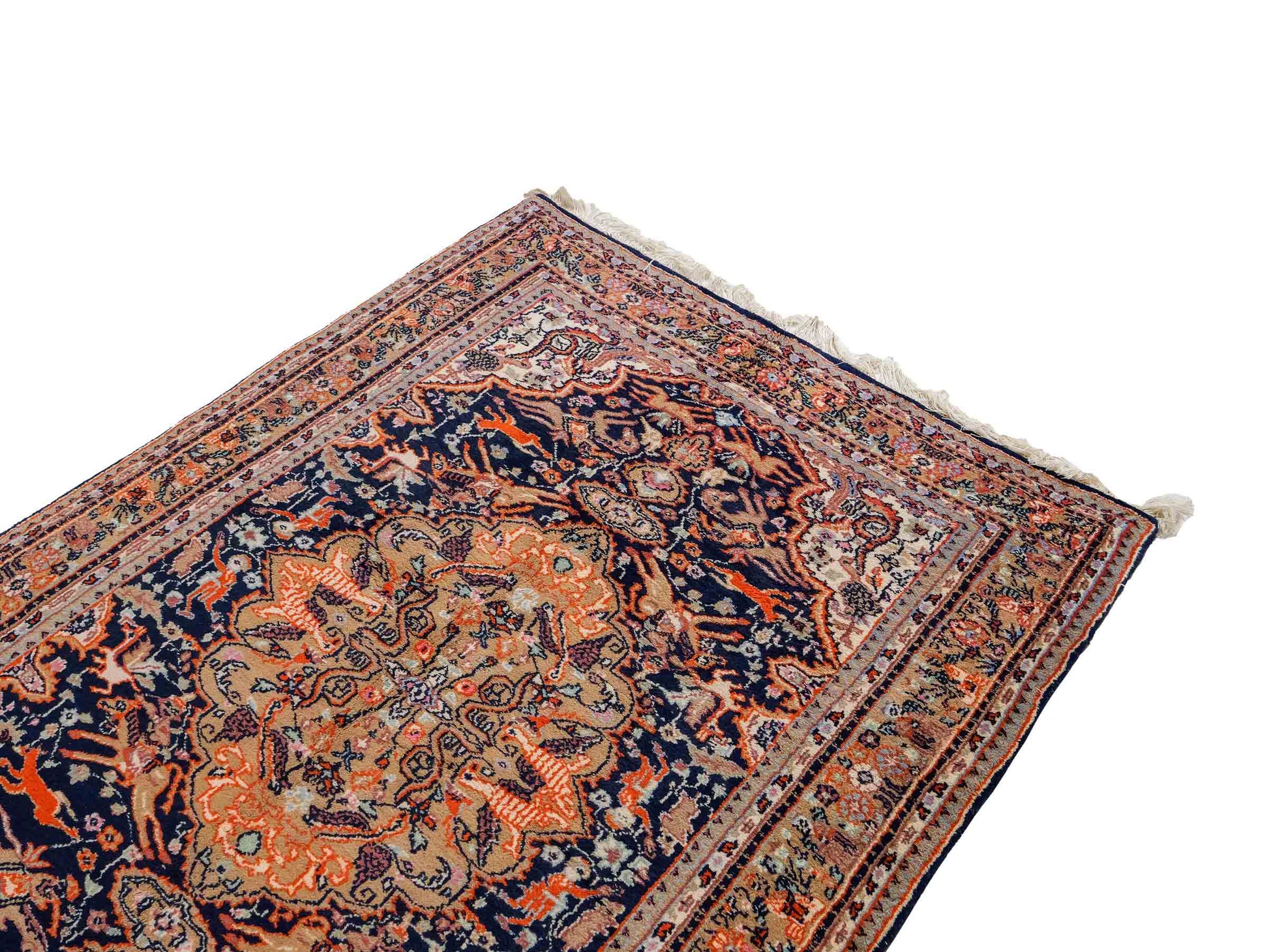 Feiner, handgeknüpfter Indo Ghom Orientteppich aus Wolle von Khademi. Größe 189 x 134 cm. Farbe: Beige, braun, blau. Verkauf durch JUPITER Intl.