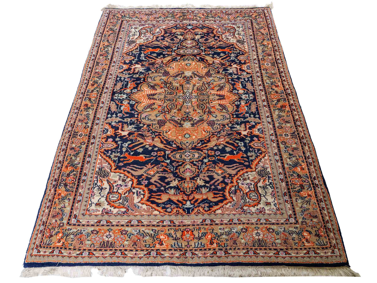 Feiner, handgeknüpfter Indo Ghom Orientteppich aus Wolle von Khademi. Größe 189 x 134 cm. Farbe: Beige, braun, blau. Verkauf durch JUPITER Intl.