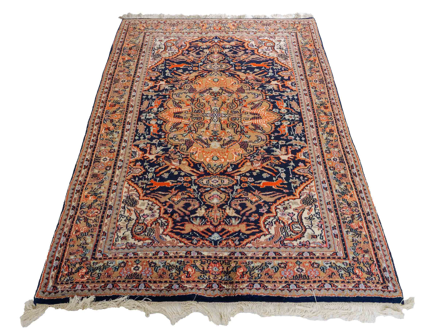 Feiner, handgeknüpfter Indo Ghom Orientteppich aus Wolle von Khademi. Größe 189 x 134 cm. Farbe: Beige, braun, blau. Verkauf durch JUPITER Intl.