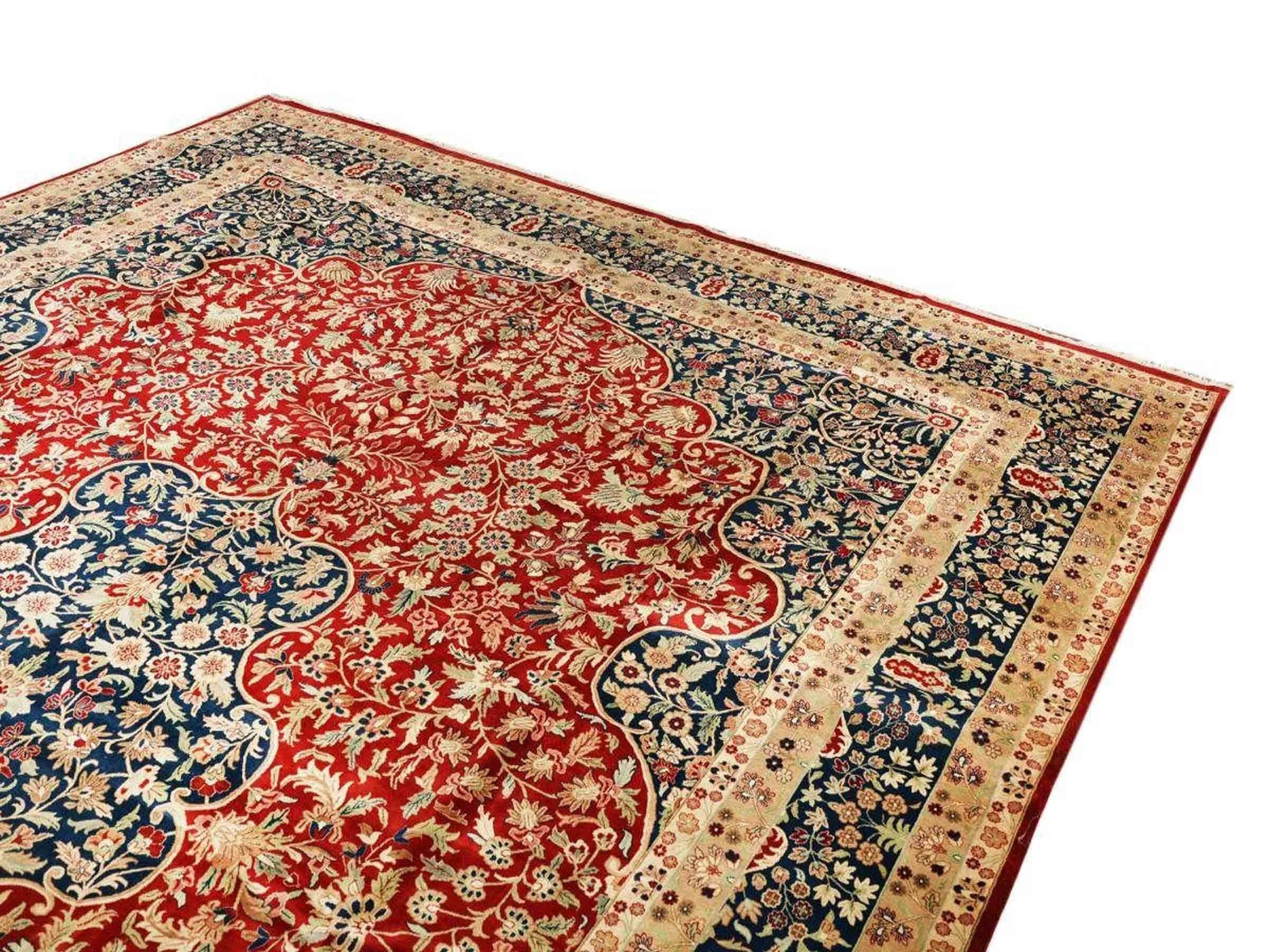 Sehr feiner, handgeknüpfter, indischer Orientteppich mit Ghom Design aus Wolle, rot, beige, blau. 536x366 cm. Vertrieb durch Jupiter Intl.