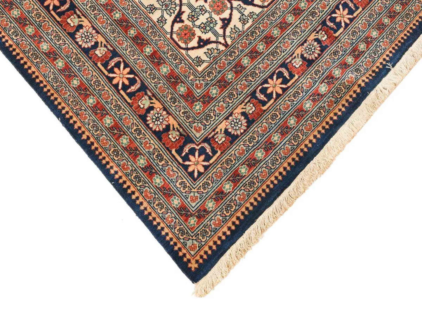 Sehr feiner, handgeknüpfter, indischer Khademi Orientteppich mit Ghom Design aus Wolle, creme, blau. 546x526 cm. Vertrieb durch Jupiter Intl.