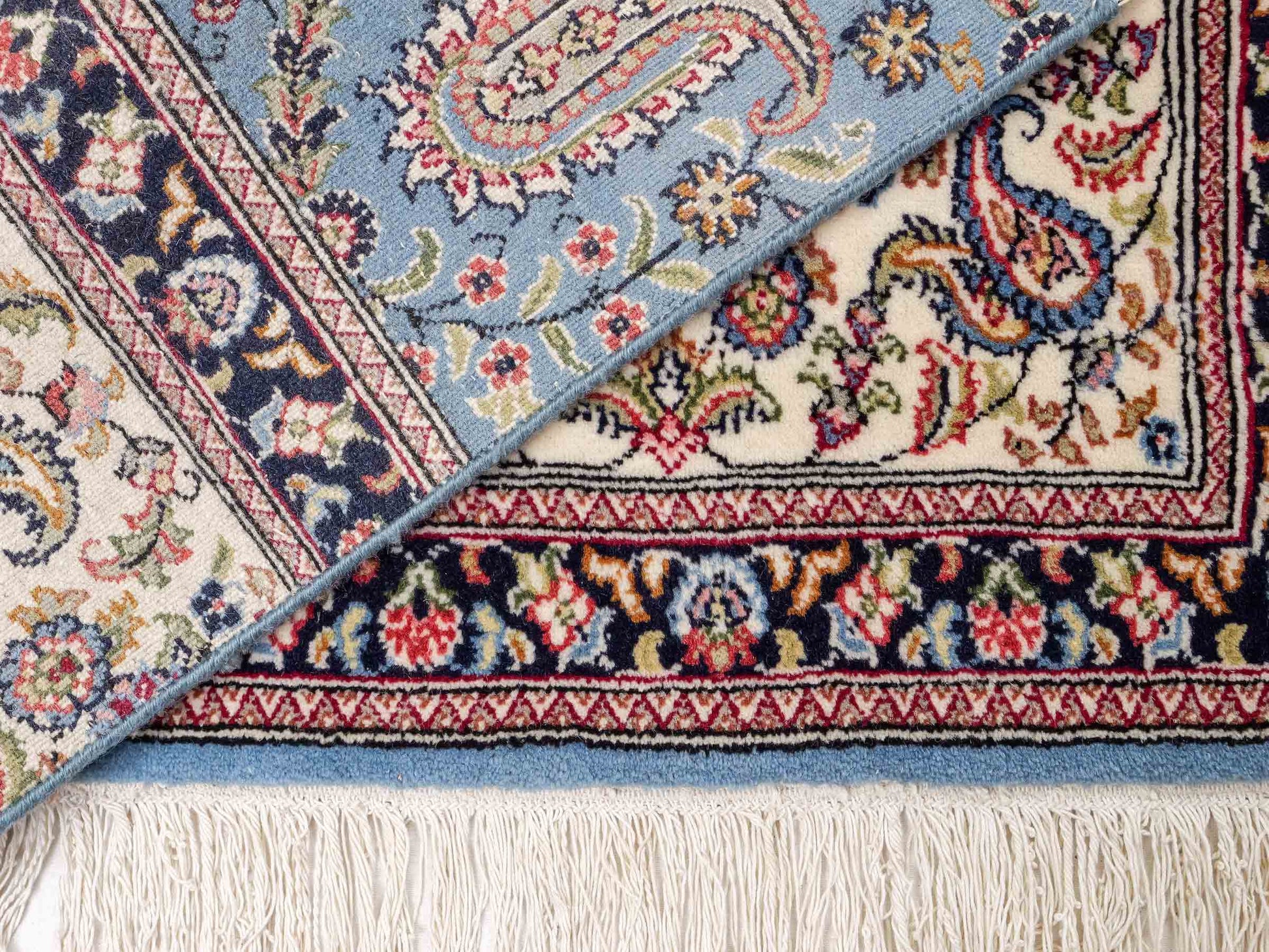 Feiner, handgeknüpfter Indo Ghom Orientteppich aus Wolle von Khademi, blau. 76x62 cm. Verkauf durch Jupiter Intl.