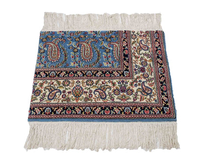 Feiner, handgeknüpfter Indo Ghom Orientteppich aus Wolle von Khademi, blau. 76x62 cm. Verkauf durch Jupiter Intl.