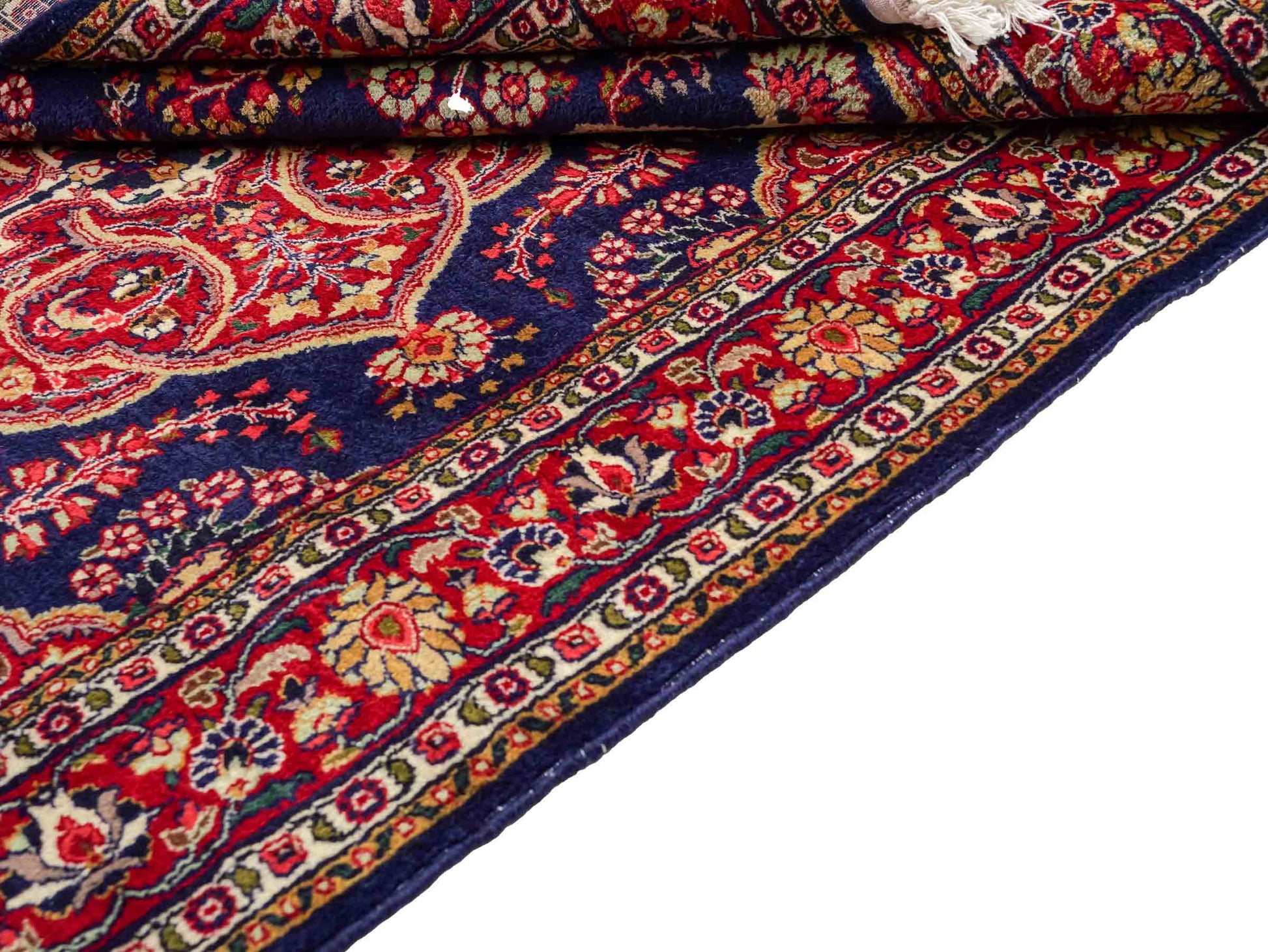 Feiner, handgeknüpfter Indo Isfahan Orientteppich aus Wolle von Khademi. Größe: 178 x 122 cm. Farbe Blau, rot. Verkauf durch JUPITER Intl.