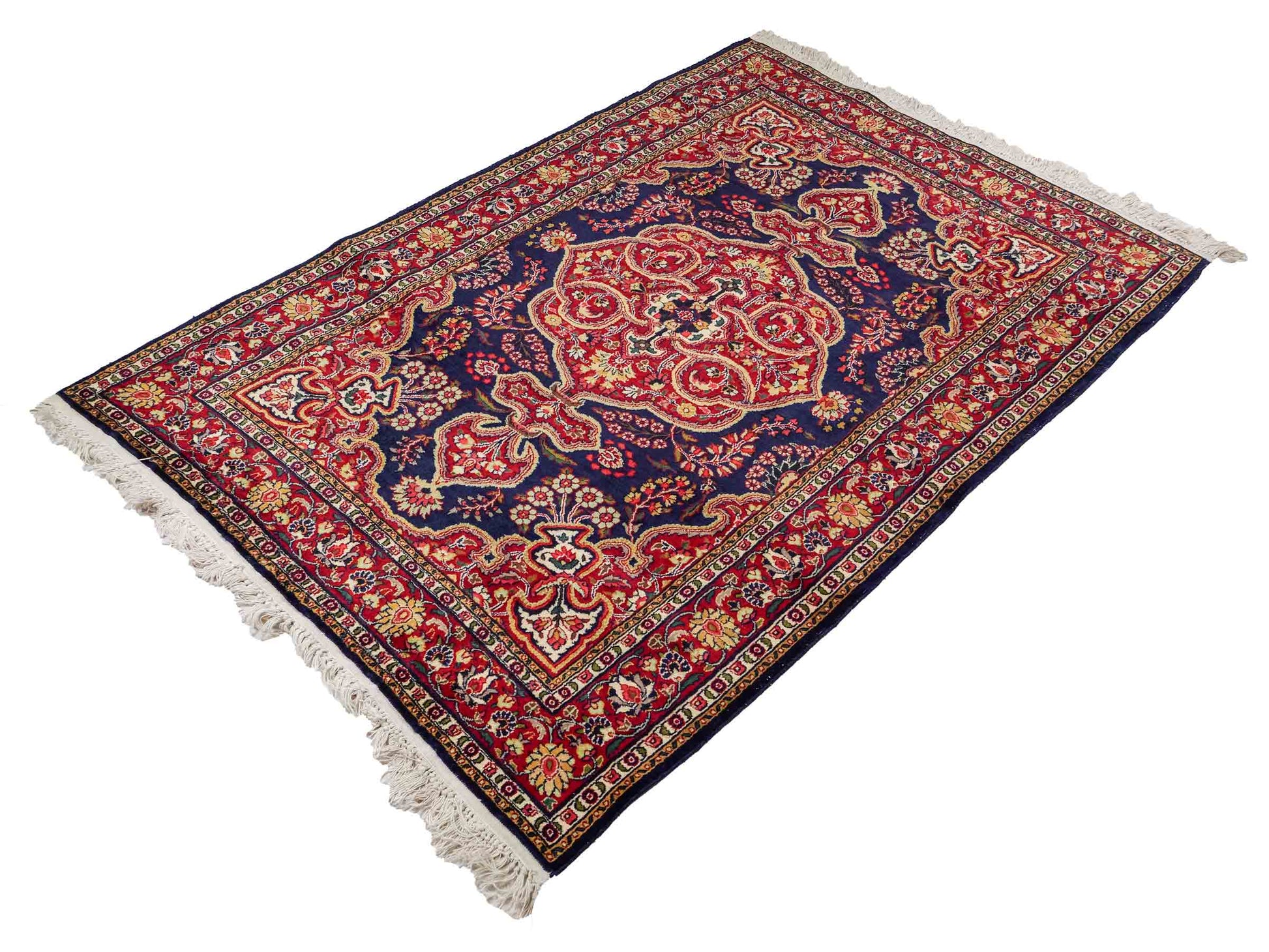Feiner, handgeknüpfter Indo Isfahan Orientteppich aus Wolle von Khademi. Größe: 178 x 122 cm. Farbe Blau, rot. Verkauf durch JUPITER Intl.