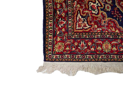 Feiner, handgeknüpfter Indo Isfahan Orientteppich aus Wolle von Khademi. Größe: 178 x 122 cm. Farbe Blau, rot. Verkauf durch JUPITER Intl.