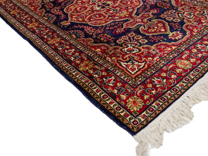 Feiner, handgeknüpfter Indo Isfahan Orientteppich aus Wolle von Khademi. Größe: 178 x 122 cm. Farbe Blau, rot. Verkauf durch JUPITER Intl.