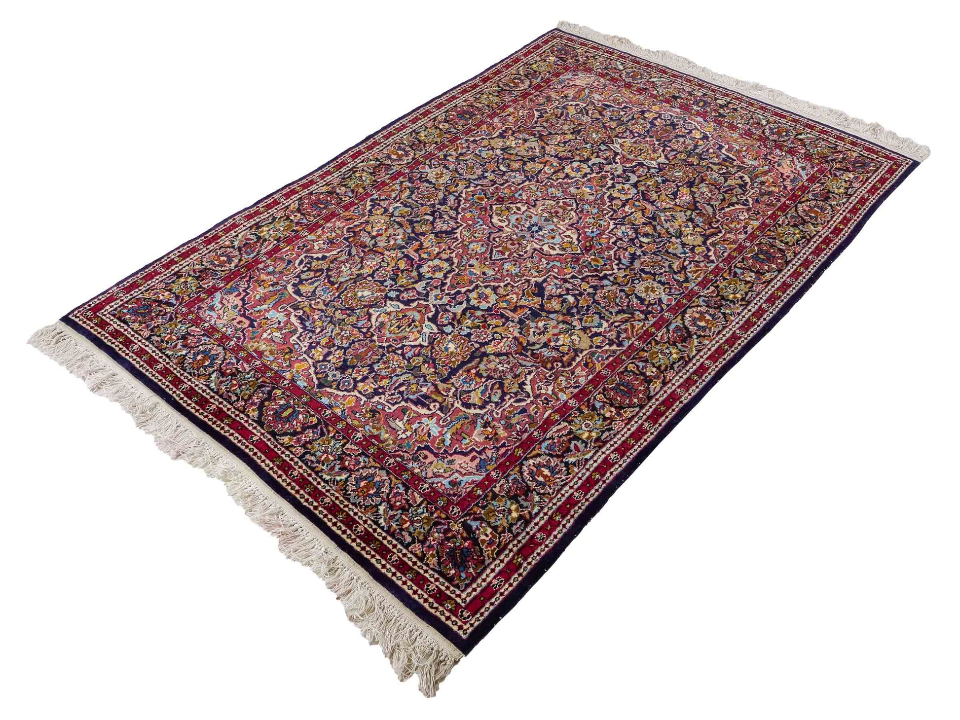 Feiner, handgeknüpfter Indo Isfahan Orientteppich aus Wolle von Khademi. Größe: 188 x  123 cm. Farbe: Blau, rot. Verkauf durch JUPITER Intl.