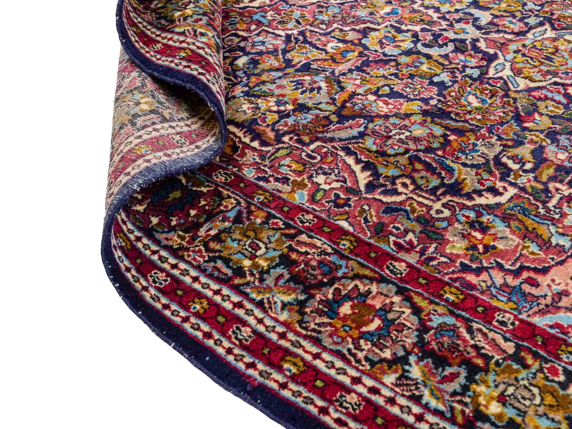 Feiner, handgeknüpfter Indo Isfahan Orientteppich aus Wolle von Khademi. Größe: 188 x  123 cm. Farbe: Blau, rot. Verkauf durch JUPITER Intl.