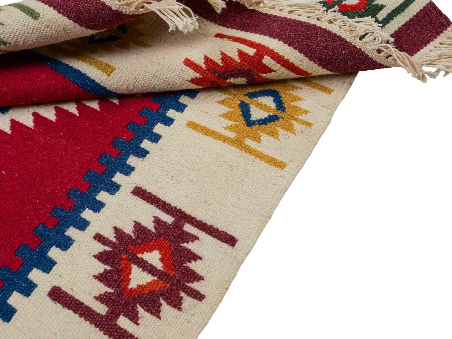 Handgeknüpfter Indo Kelim Orientteppich aus Wolle von Khademi, creme, rot. 93x61 cm. Verkauf durch Jupiter Intl.