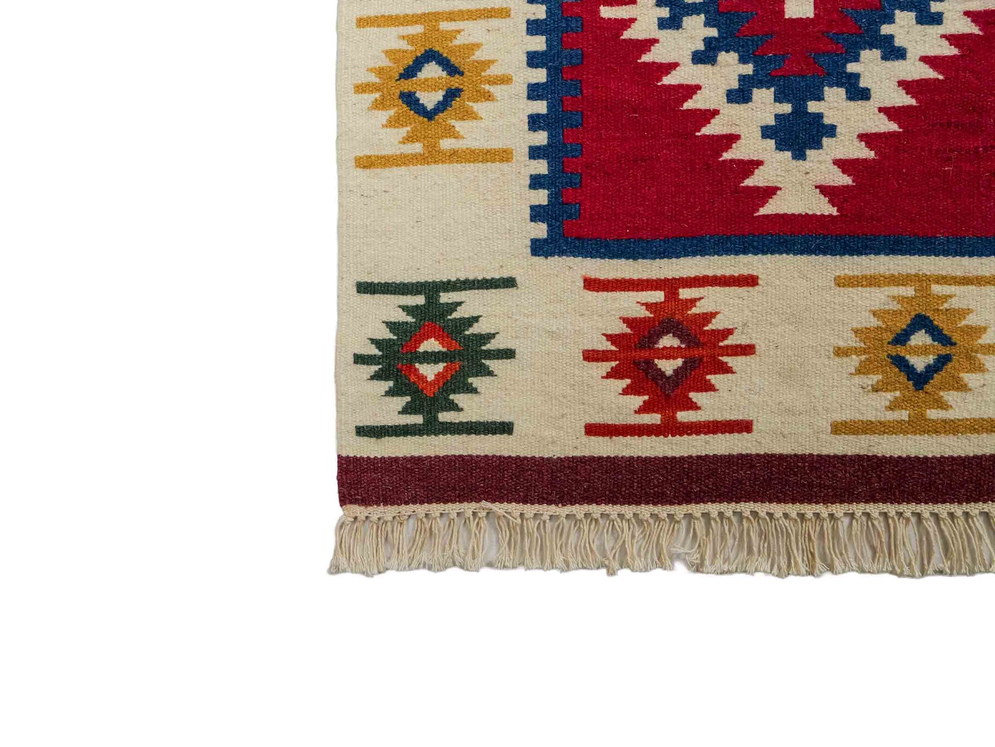 Handgeknüpfter Indo Kelim Orientteppich aus Wolle von Khademi, creme, rot. 93x61 cm. Verkauf durch Jupiter Intl.