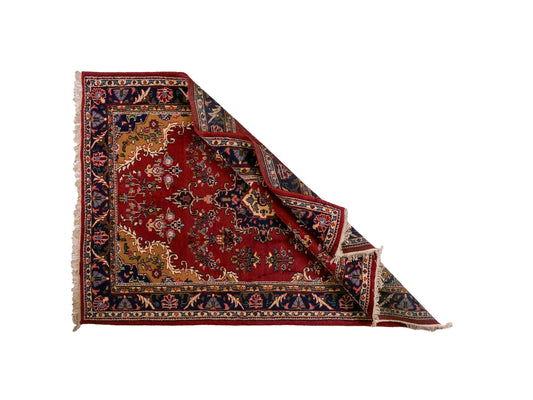 Feiner, handgeknüpfter Indo Keshan Orientteppich aus Wolle von Khademi. Größe 202 x 138 cm. Farbe: Rot, blau. Verkauf durch JUPITER Intl.