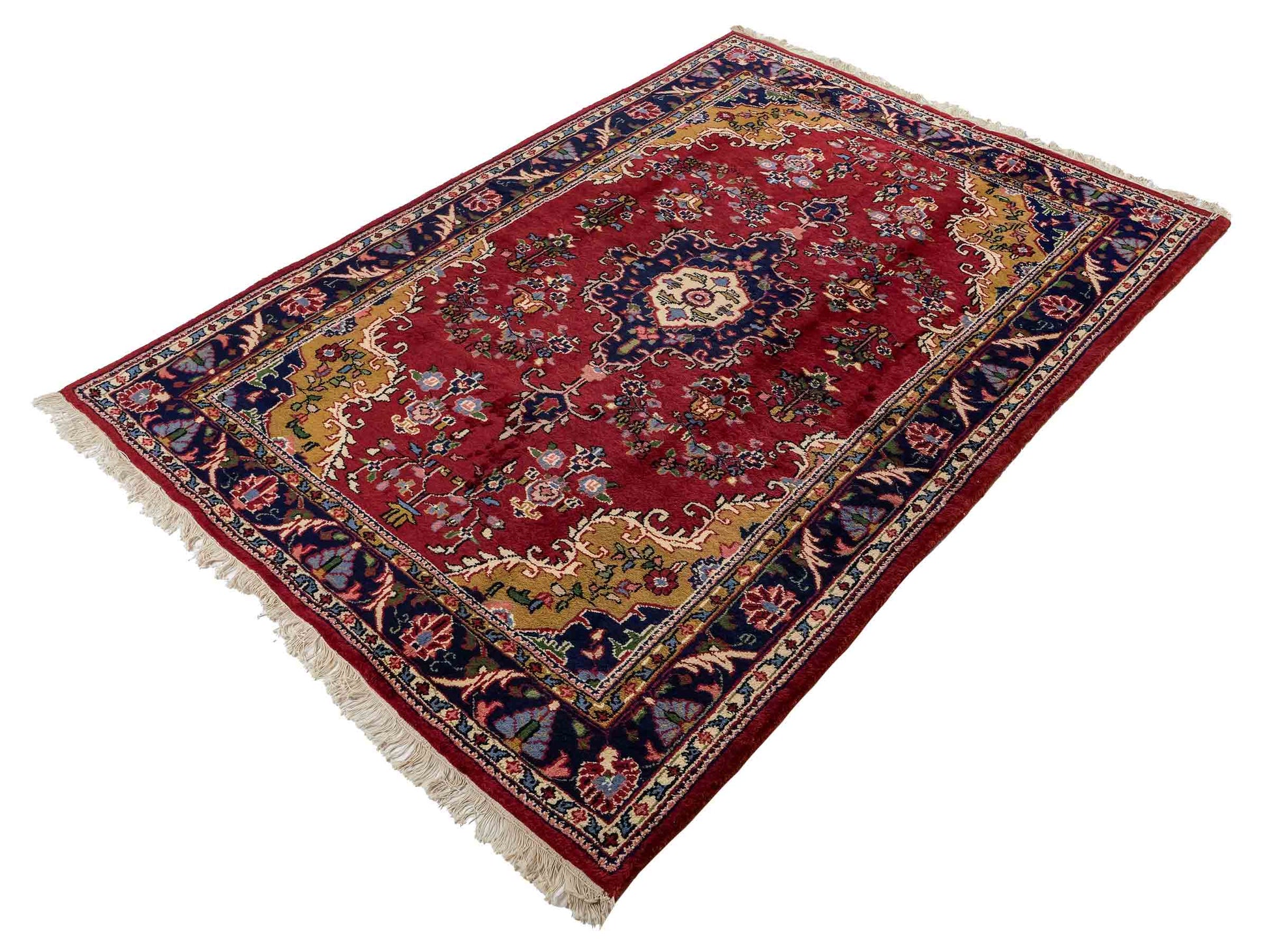 Feiner, handgeknüpfter Indo Keshan Orientteppich aus Wolle von Khademi. Größe 202 x 138 cm. Farbe: Rot, blau. Verkauf durch JUPITER Intl.
