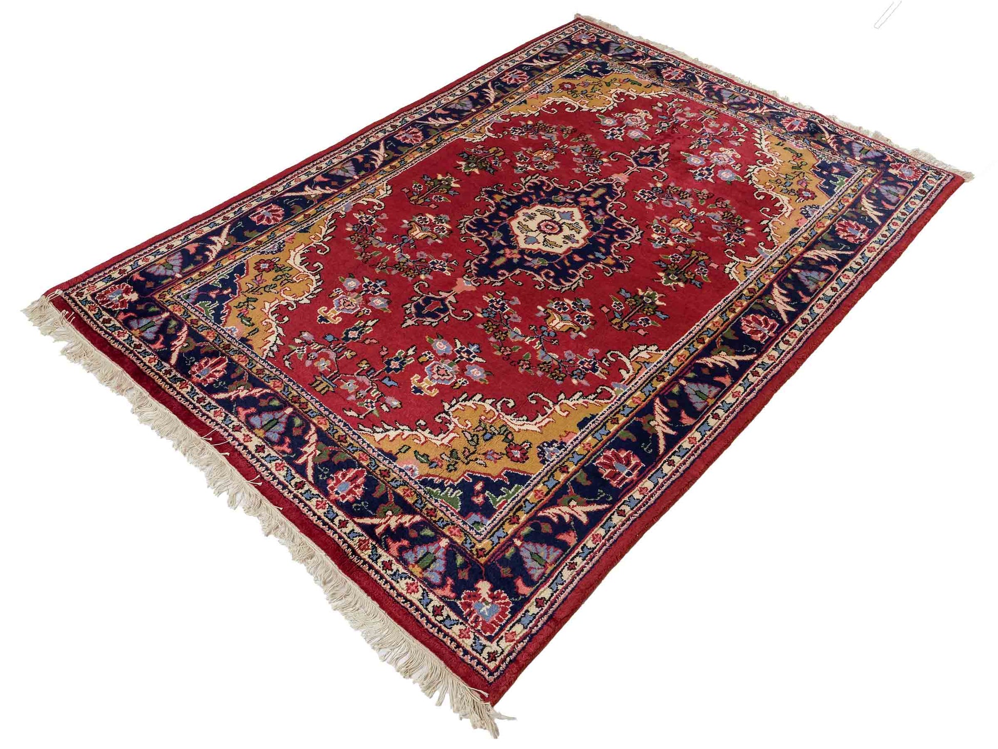 Feiner, handgeknüpfter Indo Keshan Orientteppich aus Wolle von Khademi. Größe 202 x 138 cm. Farbe: Rot, blau. Verkauf durch JUPITER Intl.