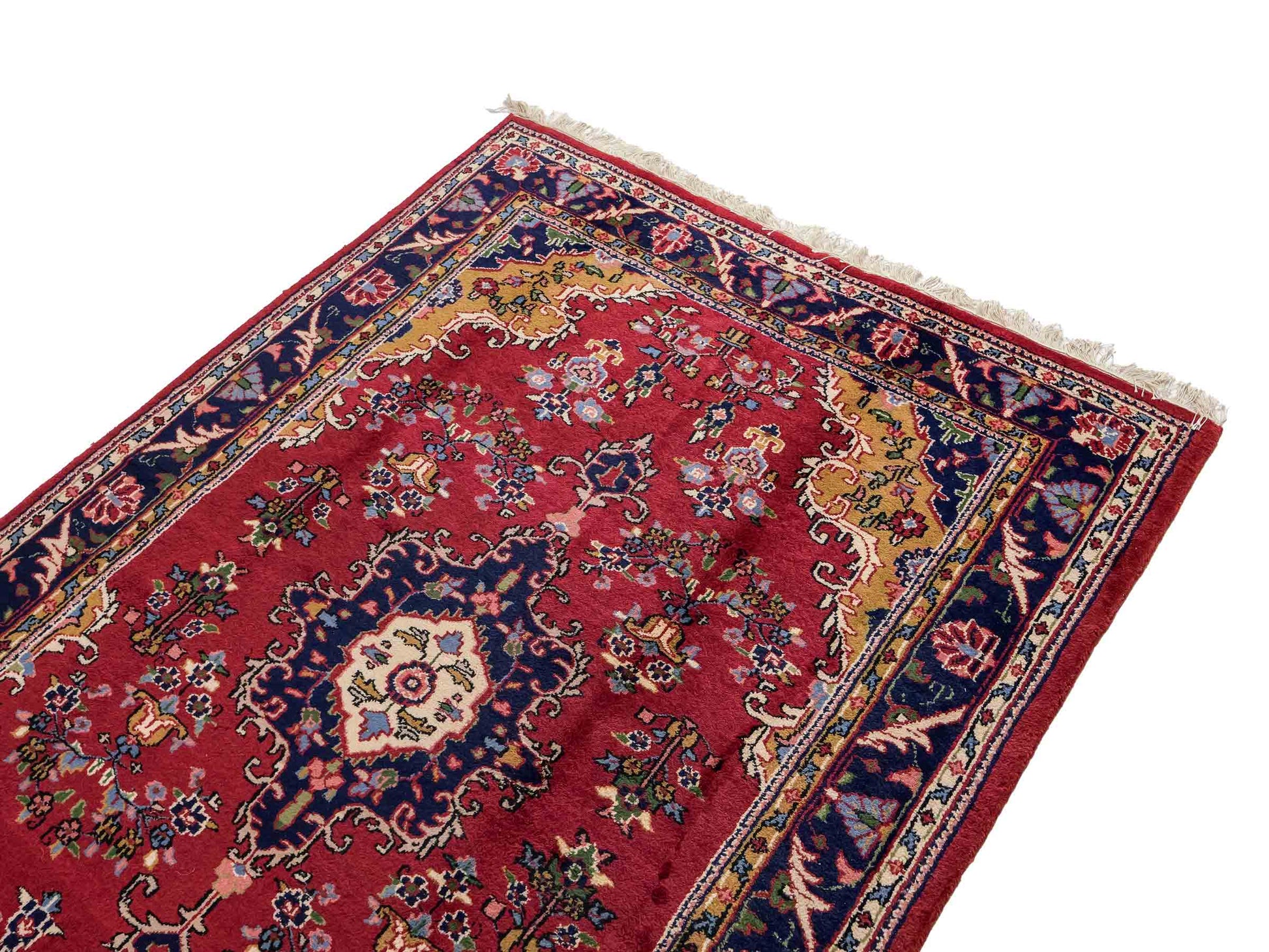 Feiner, handgeknüpfter Indo Keshan Orientteppich aus Wolle von Khademi. Größe 202 x 138 cm. Farbe: Rot, blau. Verkauf durch JUPITER Intl.