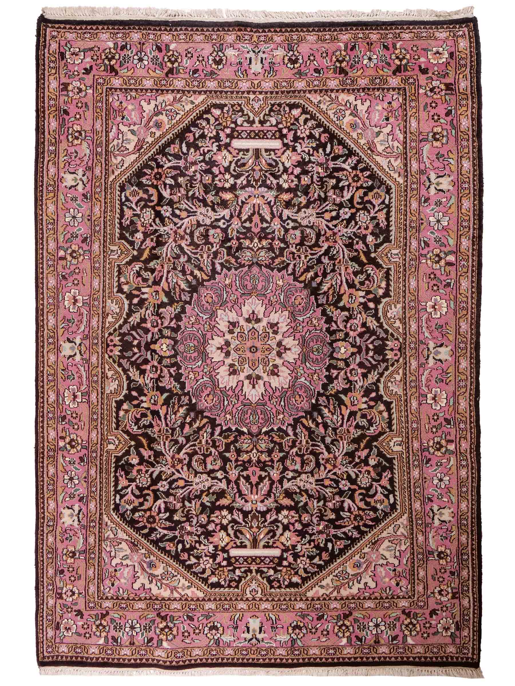Feiner, handgeknüpfter Indo Keshan Orientteppich aus Wolle von Khademi. Größe 269 x 170 cm. Farbe: Braun,, rosa. Verkauf durch JUPITER Intl.