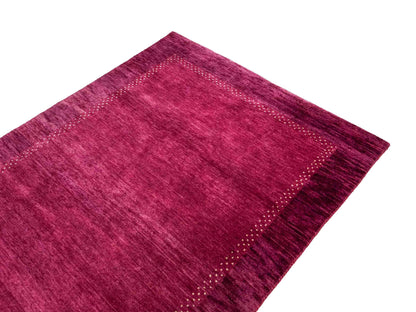 Feiner, handgeknüpfter Indo Lori Orientteppich aus Wolle von Khademi, violett, lila. 179x121 cm. Verkauf durch Jupiter Intl.
