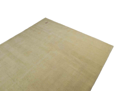 Feiner, handgeknüpfter Indo Lori Wollteppich aus Indien von Khademi. Größe: 260 x 190 cm. Farbe: Cremeweiß. Verkauf durch JUPITER Intl.
