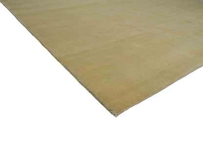 Feiner, handgeknüpfter Indo Lori Wollteppich aus Indien von Khademi. Größe: 260 x 190 cm. Farbe: Cremeweiß. Verkauf durch JUPITER Intl.