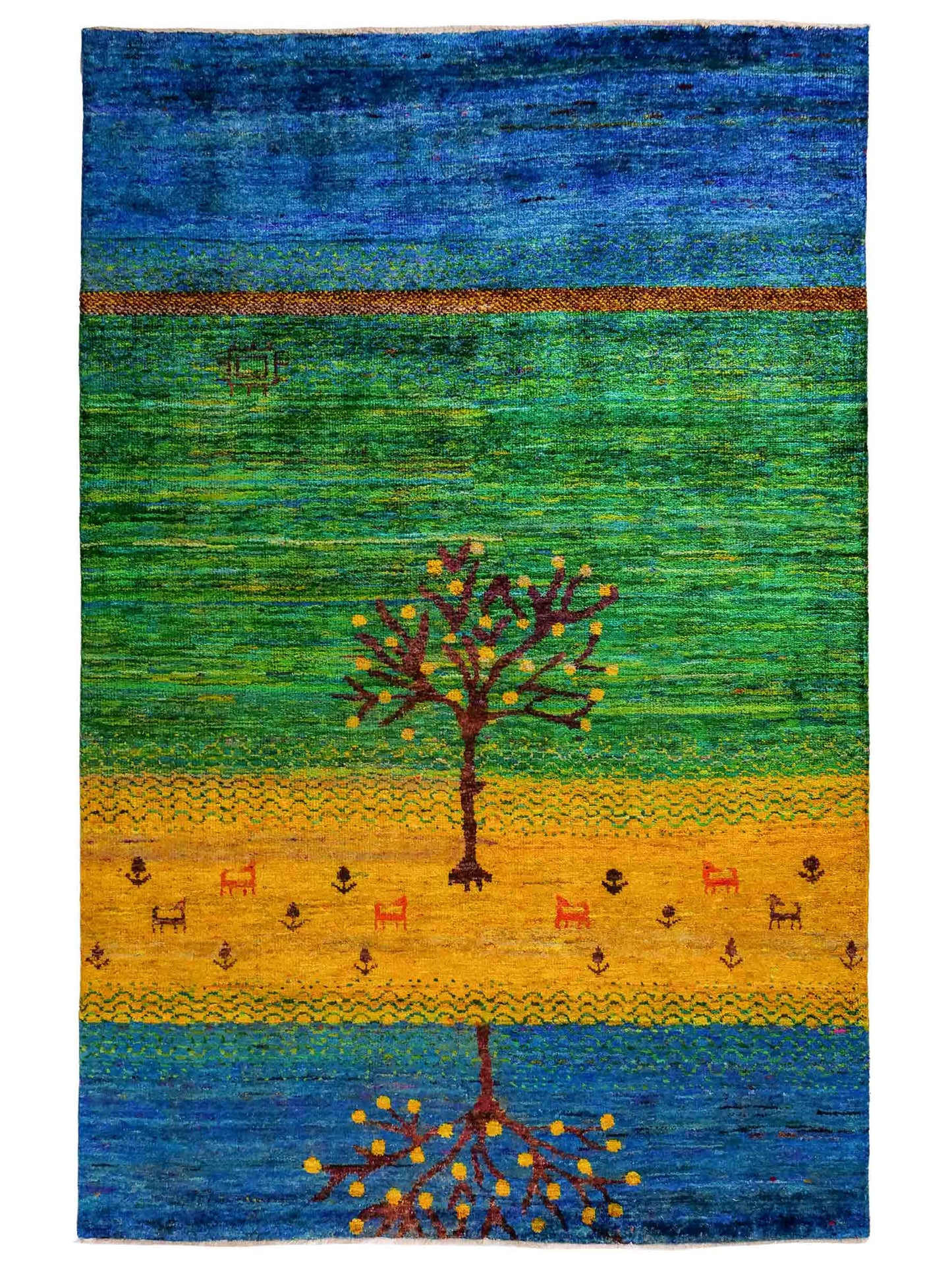 Moderner, handgeknüpfter Indo Loribaft Orientteppich von Khademi aus Sari Seide, blau, grün, gelb. Nomadisches Lebensbaum-Design. Von Hand geknüpft in Indien. Größe: 235x164cm. Teppichnummer: KB4-1505. Verkauf durch Jupiter Intl.