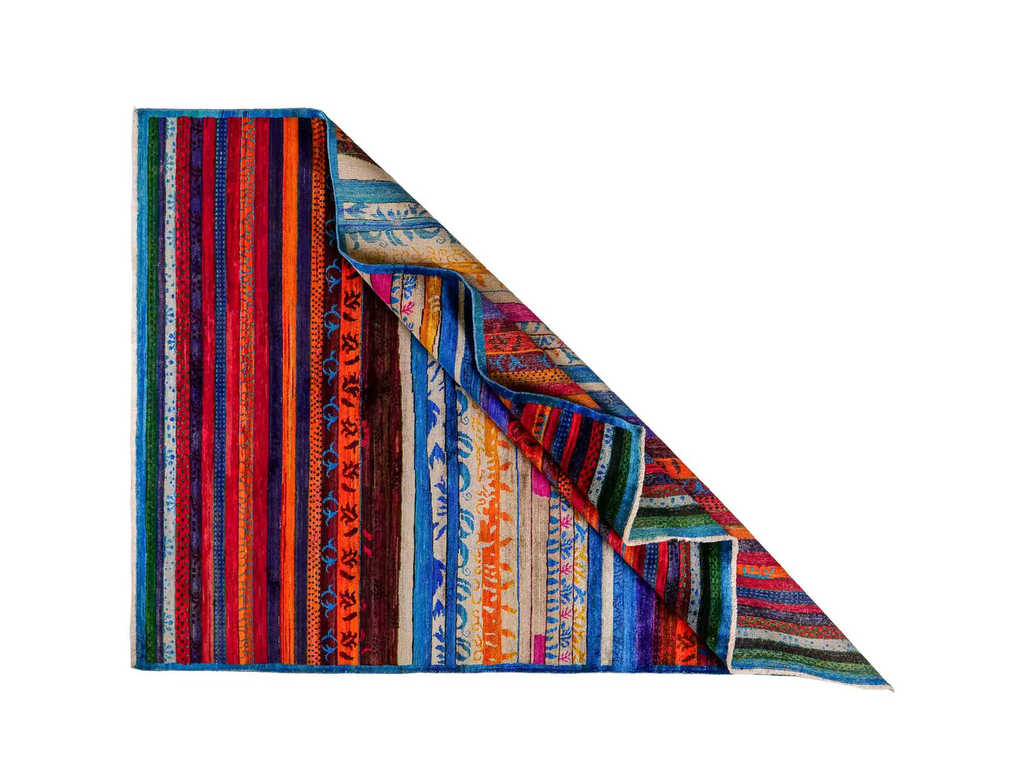 Moderner, handgeknüpfter Indo Loribaft Orientteppich von Khademi aus Sari Seide, rot, mehrfarbig. Geometrisches Nomaden-Design mit Streifen. Von Hand geknüpft in Indien. Größe: 235x175cm. Teppichnummer: KB4-1501. Verkauf durch Jupiter Intl.