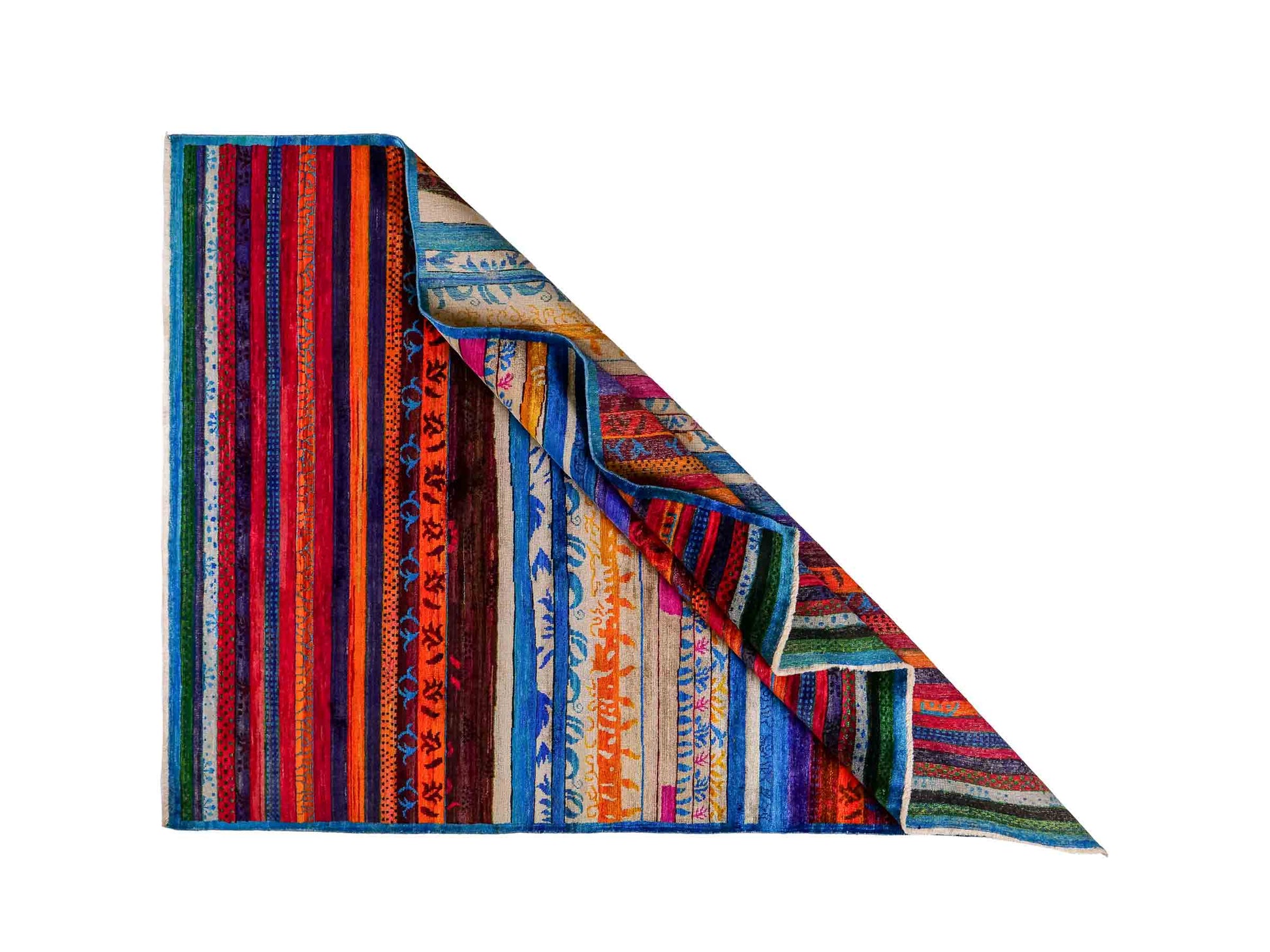 Moderner, handgeknüpfter Indo Loribaft Orientteppich von Khademi aus Sari Seide, rot, mehrfarbig. Geometrisches Nomaden-Design mit Streifen. Von Hand geknüpft in Indien. Größe: 235x175cm. Teppichnummer: KB4-1501. Verkauf durch Jupiter Intl.