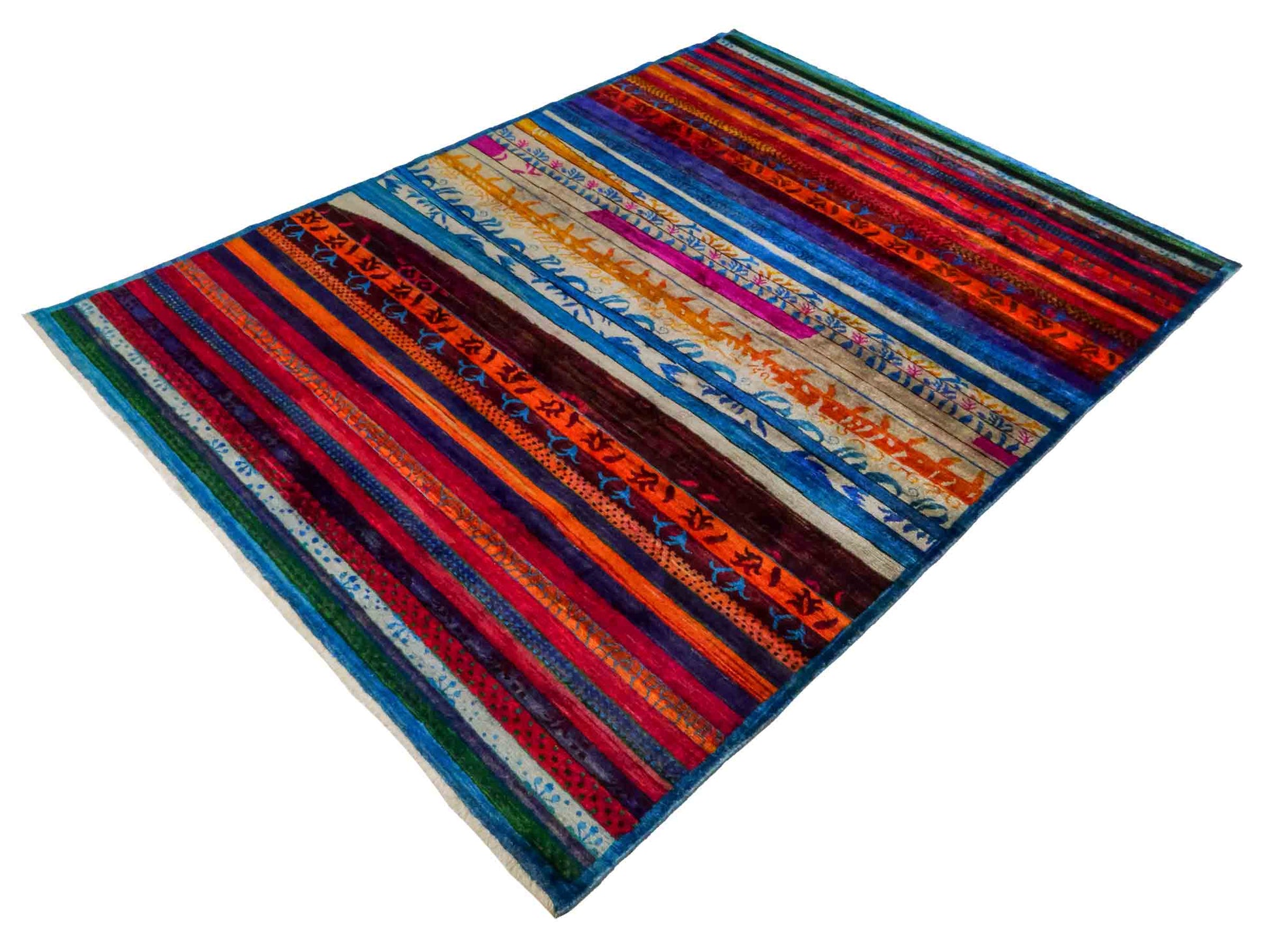 Moderner, handgeknüpfter Indo Loribaft Orientteppich von Khademi aus Sari Seide, rot, mehrfarbig. Geometrisches Nomaden-Design mit Streifen. Von Hand geknüpft in Indien. Größe: 235x175cm. Teppichnummer: KB4-1501. Verkauf durch Jupiter Intl.