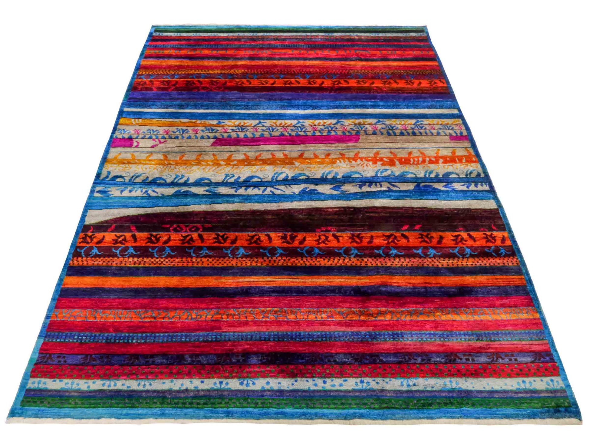 Moderner, handgeknüpfter Indo Loribaft Orientteppich von Khademi aus Sari Seide, rot, mehrfarbig. Geometrisches Nomaden-Design mit Streifen. Von Hand geknüpft in Indien. Größe: 235x175cm. Teppichnummer: KB4-1501. Verkauf durch Jupiter Intl.