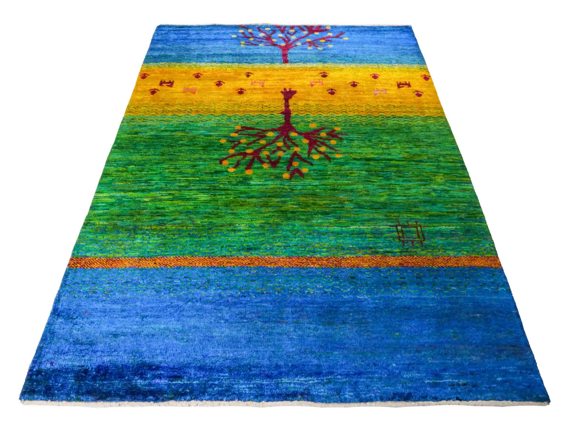 Moderner, handgeknüpfter Indo Loribaft Orientteppich von Khademi aus Sari Seide, blau, grün, gelb. Nomadisches Lebensbaum-Design. Von Hand geknüpft in Indien. Größe: 237x169cm. Teppichnummer: KB4-1503. Verkauf durch Jupiter Intl.