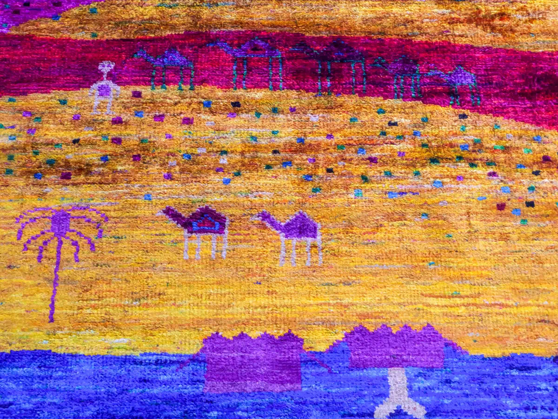 Moderner, handgeknüpfter Indo Loribaft Orientteppich von Khademi aus Sari Seide, blau, gelb, rot. Abstraktes Nomaden-Design. Von Hand geknüpft in Indien. Größe: 262x172cm. Teppichnummer: KB4-1502. Verkauf durch Jupiter Intl.