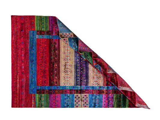 Moderner, handgeknüpfter Indo Loribaft Orientteppich von Khademi aus Sari Seide, rot, mehrfarbig. Geometrisches Nomaden-Design. Von Hand geknüpft in Indien. Größe: 276x182cm. Teppichnummer: KB4-1500. Verkauf durch Jupiter Intl.