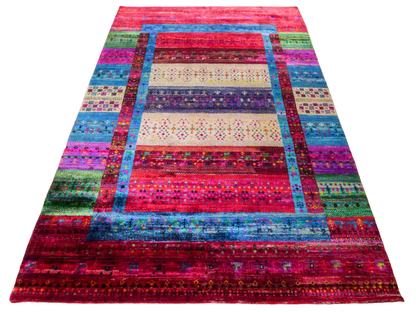 Moderner, handgeknüpfter Indo Loribaft Orientteppich von Khademi aus Sari Seide, rot, mehrfarbig. Geometrisches Nomaden-Design. Von Hand geknüpft in Indien. Größe: 276x182cm. Teppichnummer: KB4-1500. Verkauf durch Jupiter Intl.