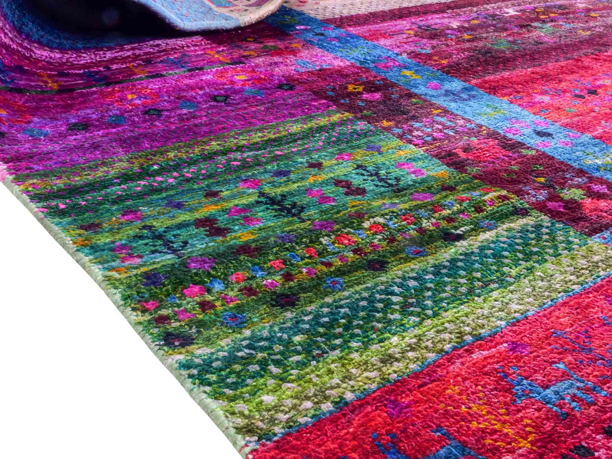 Moderner, handgeknüpfter Indo Loribaft Orientteppich von Khademi aus Sari Seide, rot, mehrfarbig. Geometrisches Nomaden-Design. Von Hand geknüpft in Indien. Größe: 276x182cm. Teppichnummer: KB4-1500. Verkauf durch Jupiter Intl.