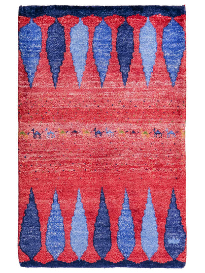 Handgeknüpfter Indo Loribaft Orientteppich von Khademi aus Viskose, Nomaden-Design, rot, blau. Von Hand geknüpft in Indien. Größe: 89x63cm. Teppichnummer: KB4-1742. Verkauf durch Jupiter Intl.