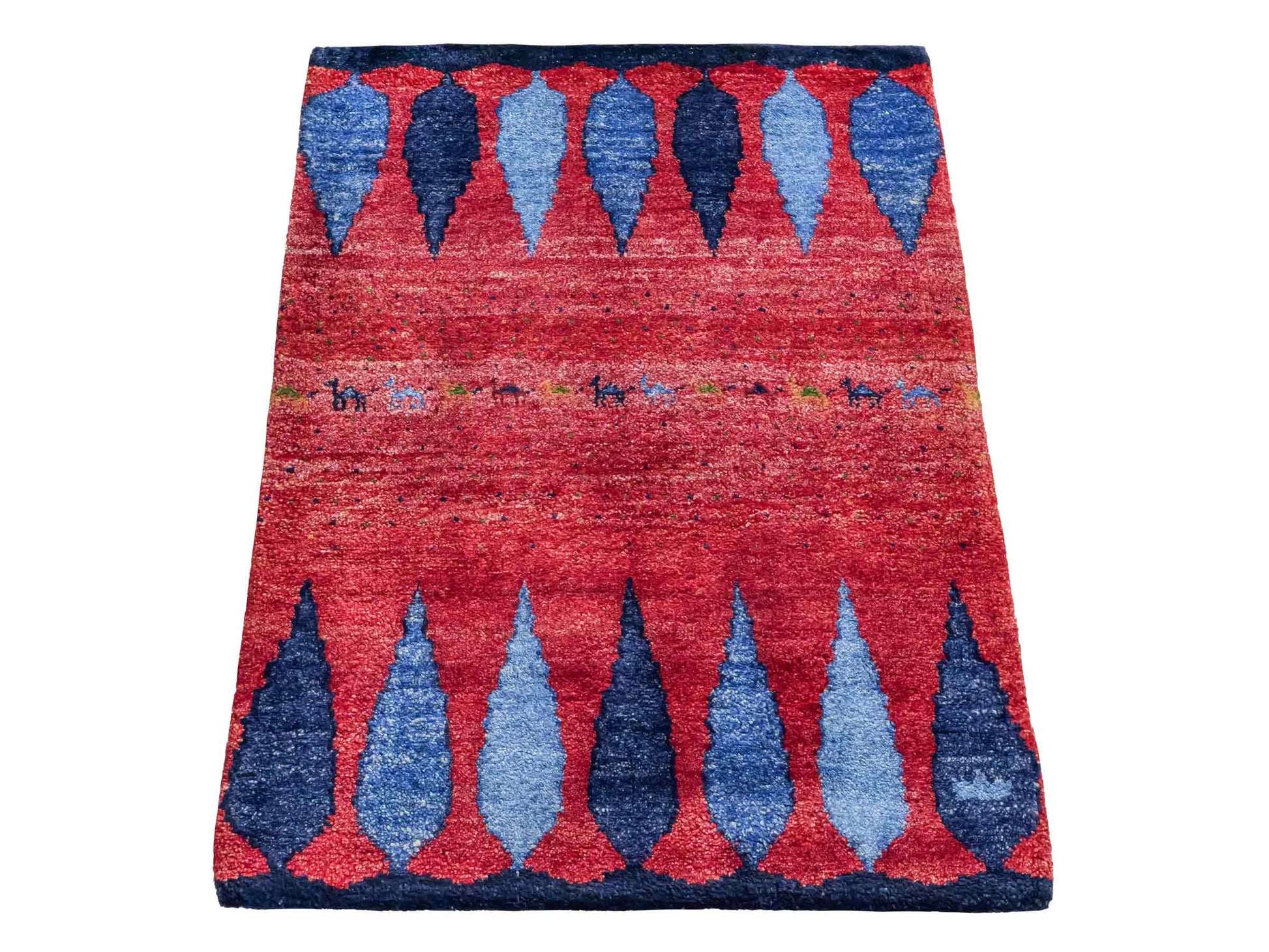 Handgeknüpfter Indo Loribaft Orientteppich von Khademi aus Viskose, Nomaden-Design, rot, blau. Von Hand geknüpft in Indien. Größe: 89x63cm. Teppichnummer: KB4-1742. Verkauf durch Jupiter Intl.
